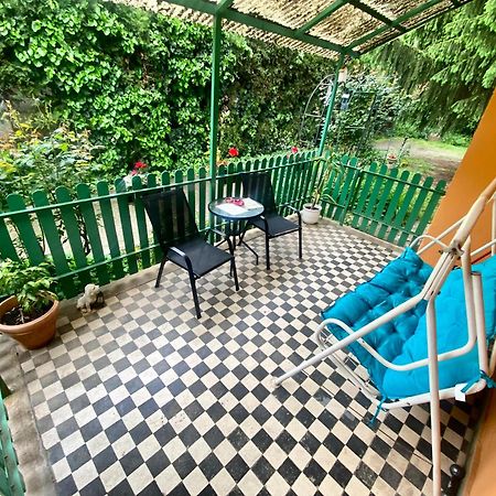 Grany'S Retro Guesthouse Near Budapest Airport Vecses Ngoại thất bức ảnh