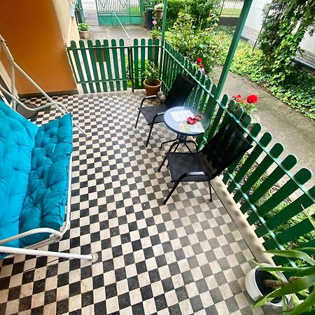 Grany'S Retro Guesthouse Near Budapest Airport Vecses Ngoại thất bức ảnh