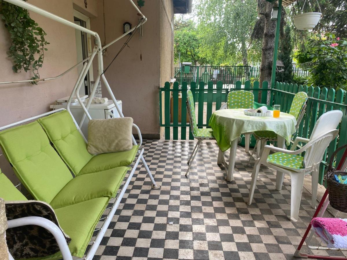 Grany'S Retro Guesthouse Near Budapest Airport Vecses Ngoại thất bức ảnh