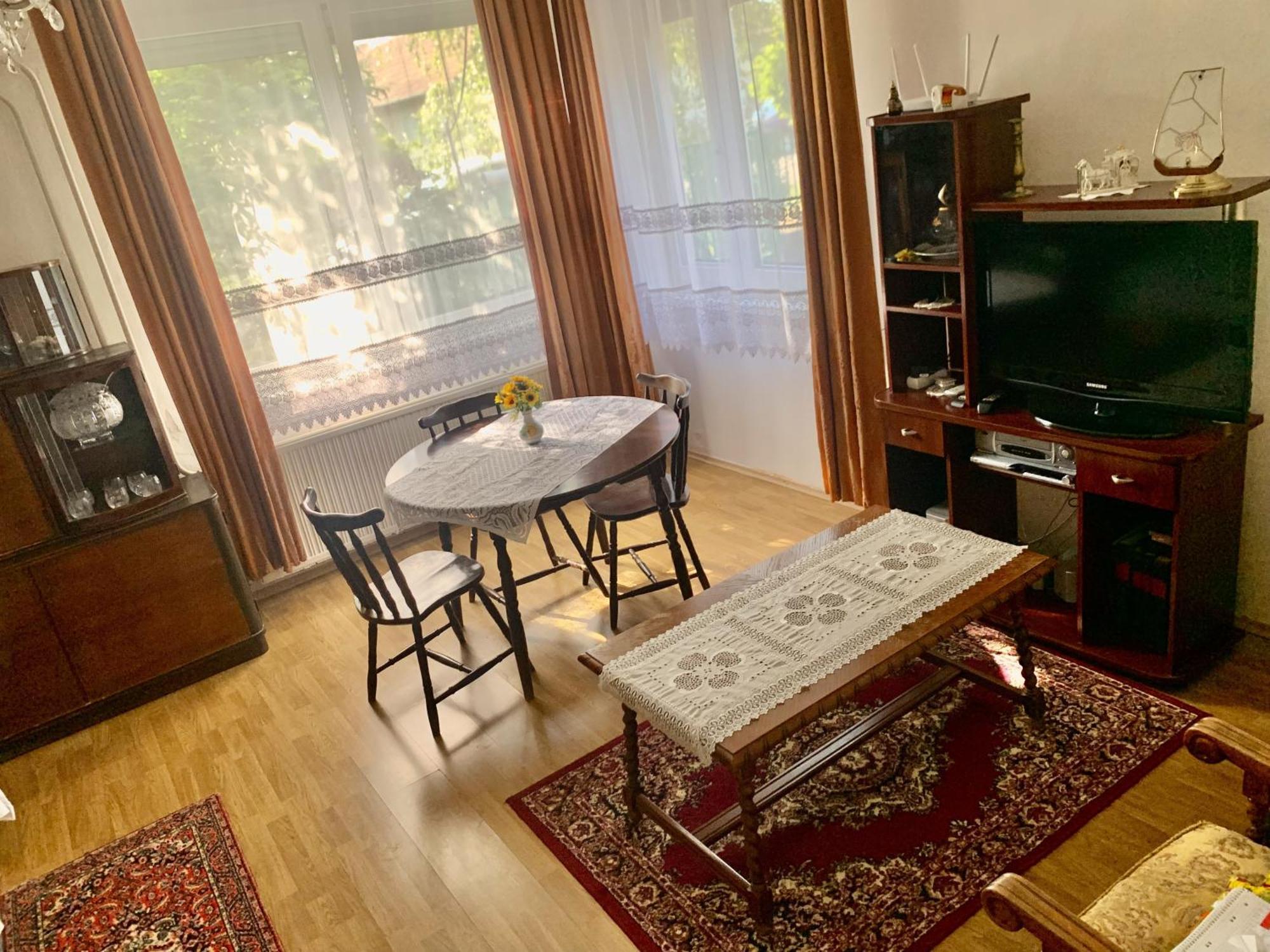 Grany'S Retro Guesthouse Near Budapest Airport Vecses Ngoại thất bức ảnh