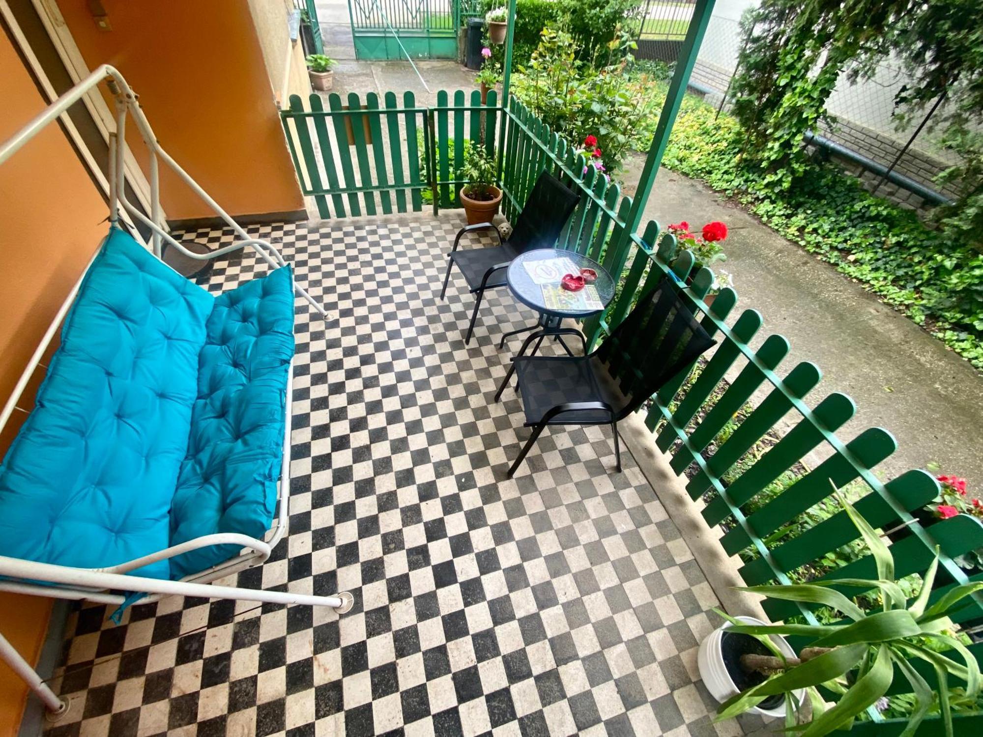 Grany'S Retro Guesthouse Near Budapest Airport Vecses Ngoại thất bức ảnh
